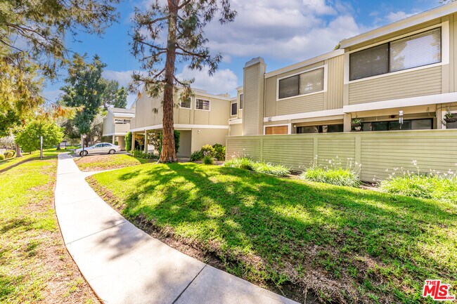 Building Photo - 22135 Burbank Blvd