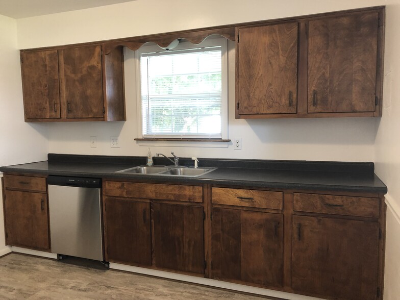 Kitchen - 3612 Diane Ln