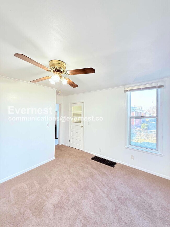 Building Photo - 1547 Airline Ave