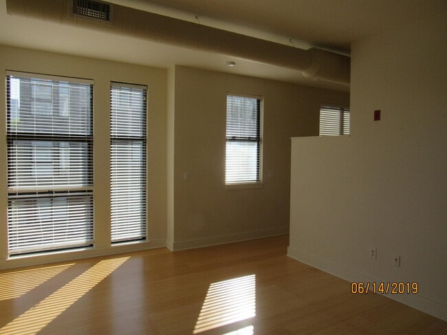 Building Photo - 650 S Mill St