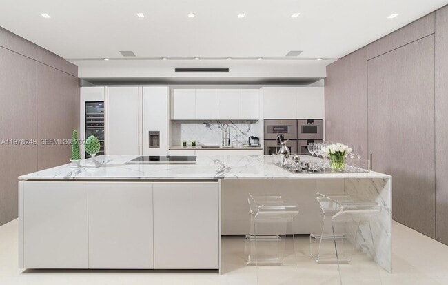 Building Photo - 10201 Collins Ave