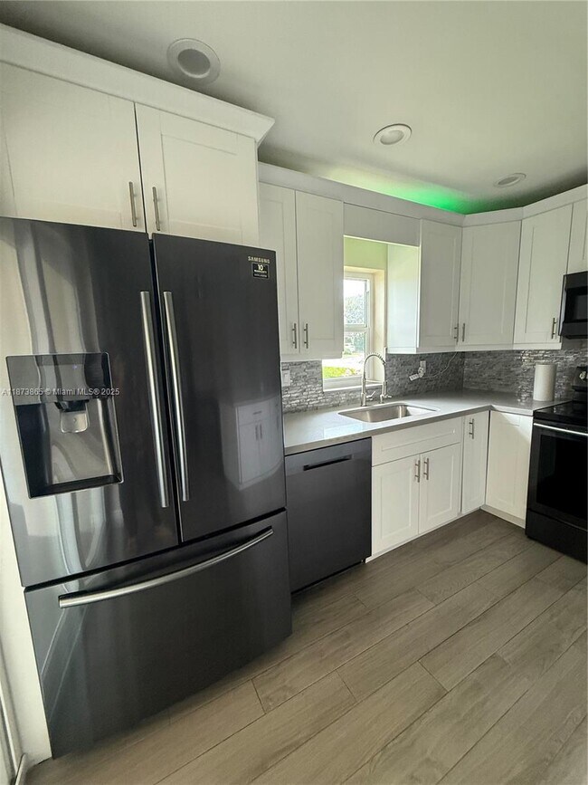 Building Photo - 9450 SW 61st Way