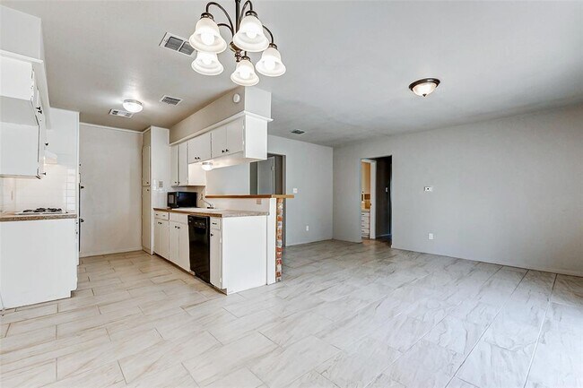 Building Photo - 5318 Botany Ln