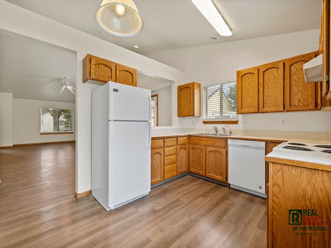 Building Photo - Spacious Single-Family Home - Lawn & Snow ...