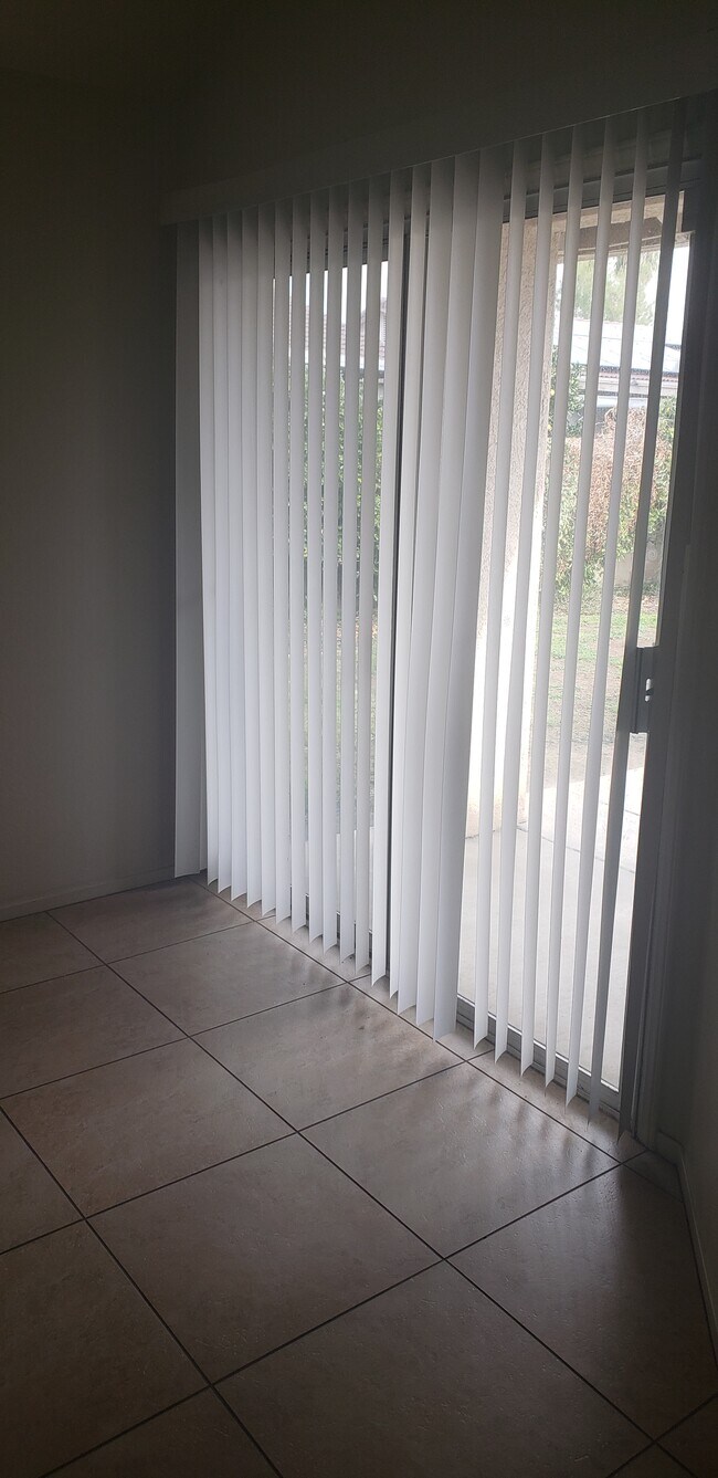 Building Photo - 10612 Sunset Canyon Dr