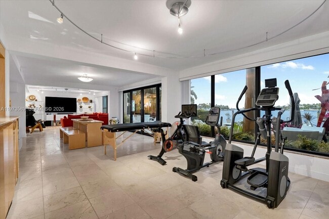 Building Photo - 279 N Hibiscus Dr