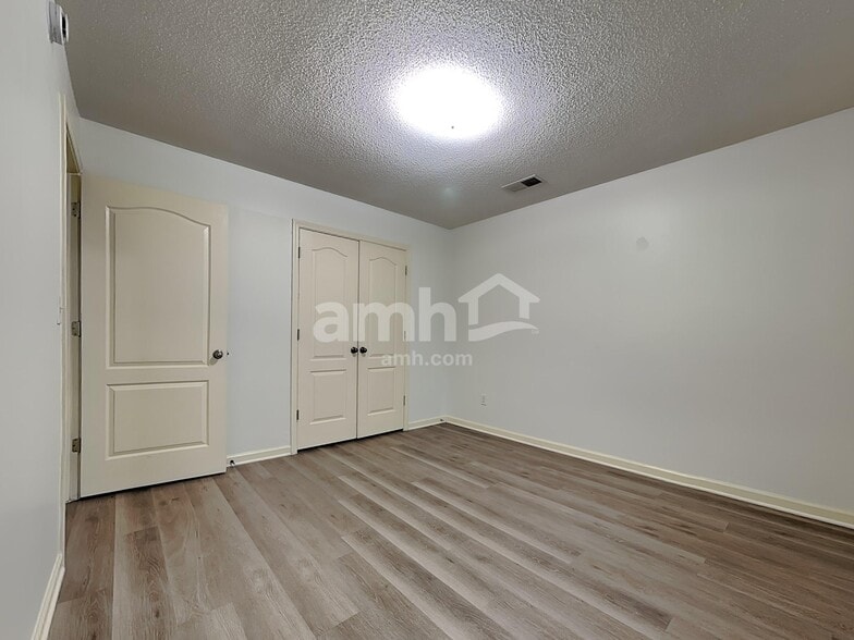 Building Photo - 6377 Braybourne Main