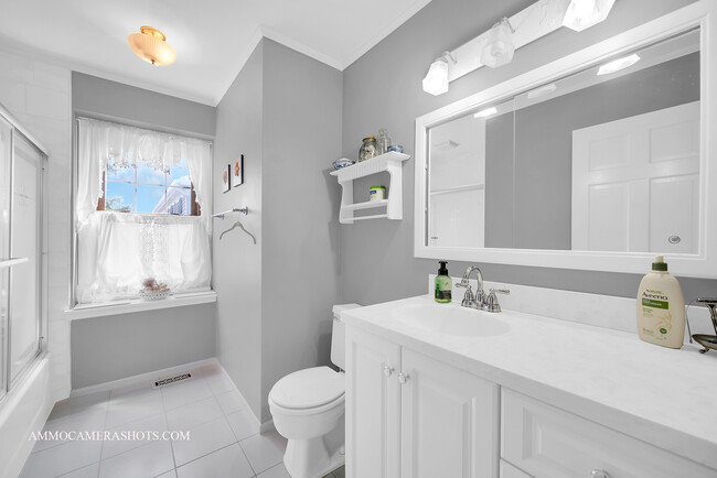 Building Photo - 2344 Appleby Dr