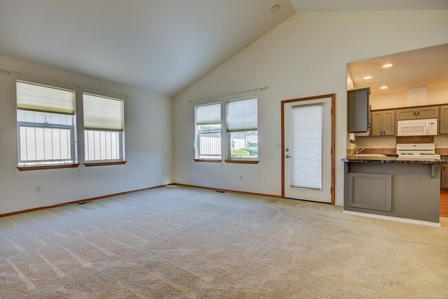 Building Photo - 2 Bed 2 Bath Single-Level Home (55 & over Community) Landscaping Included