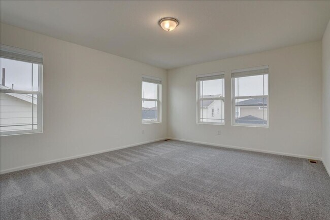 Building Photo - Available for move-in on 05/15/26- 3bed/2.5bath in Aurora!