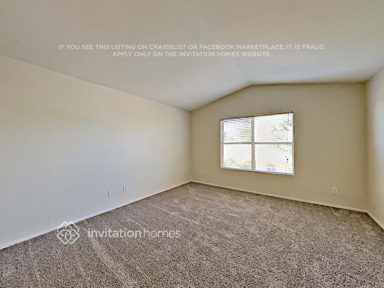 Building Photo - 8030 W Paradise Dr