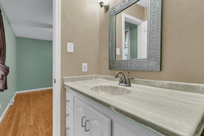 Building Photo - Move-In Ready Home in a Prime Summerville ...