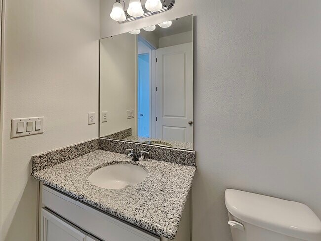 Building Photo - 15709 Vetta Dr