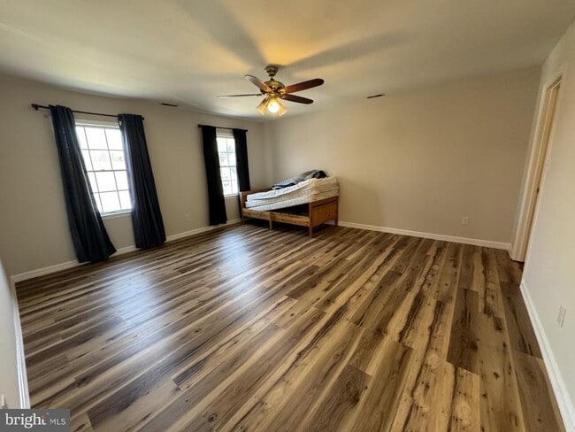 Building Photo - 8460 Colony Cir