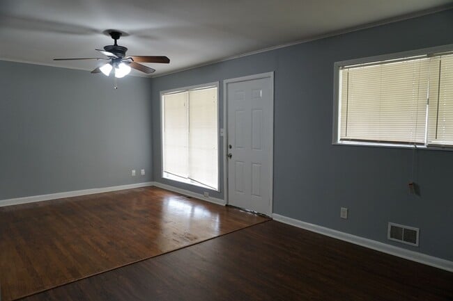 Building Photo - 504 Pinecrest Dr