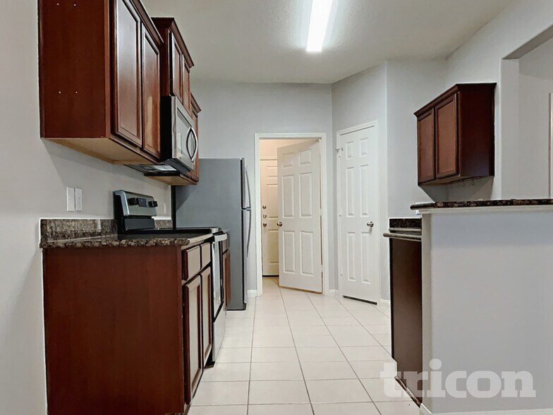 Building Photo - 30906 Sweetwater Cir