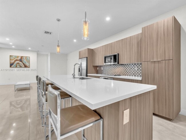 Building Photo - 10250 NW 76th Terrace