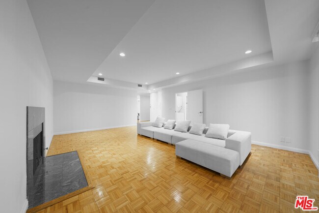 Building Photo - 1601 N Fuller Ave