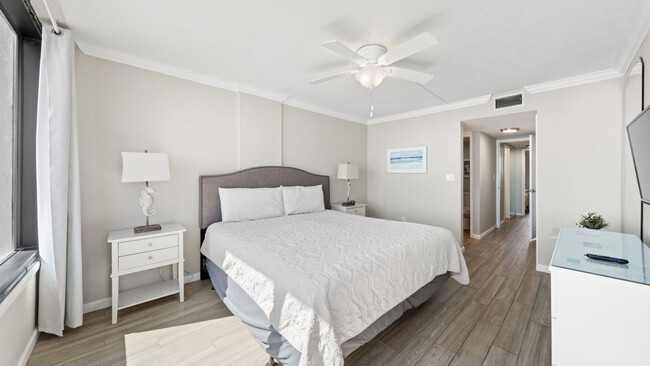 Building Photo - 7205 Thomas Dr