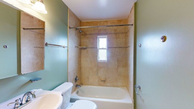 Building Photo - 2615 4th St NE