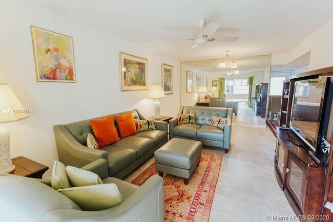 Building Photo - 300 NE 26th Ave