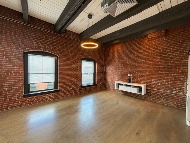 Building Photo - 21 Wormwood St