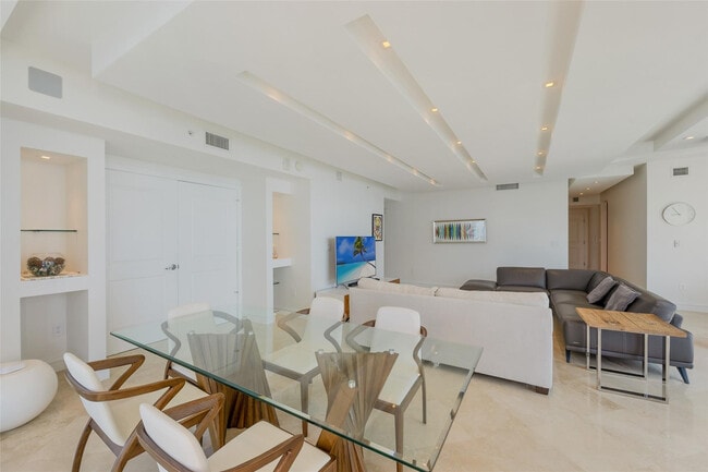 Building Photo - 3101 S Ocean Dr