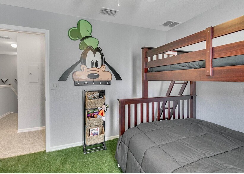 Building Photo - 4561 Yellowgold Rd E