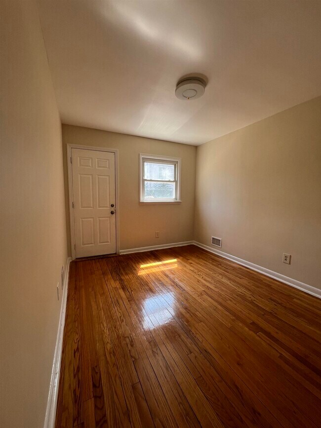 Building Photo - 304 Columbia Ave