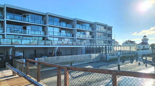 Building Photo - 2 Bedroom Condo in Mukilteo Available Now!