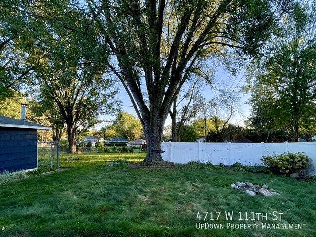 Building Photo - 4717 W 111th St