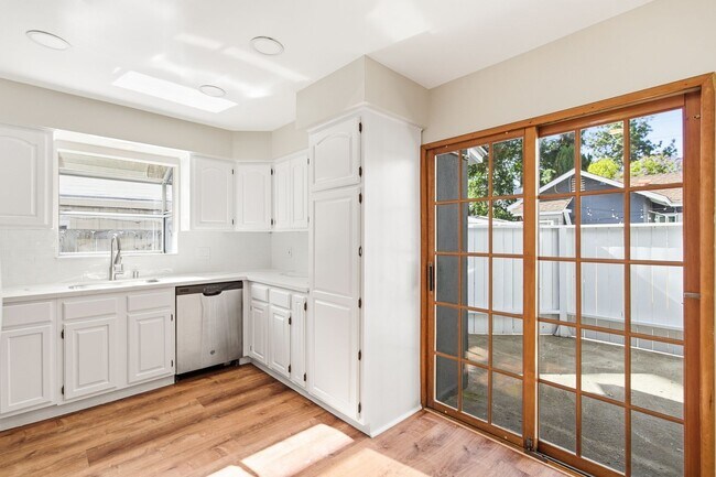 Building Photo - 12334 Moorpark St