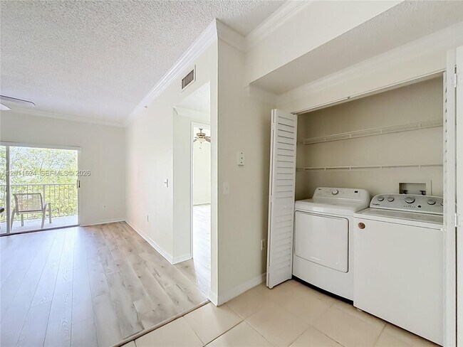 Building Photo - 6968 SW 39th St