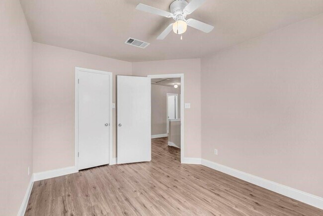 Building Photo - 2406 Glen Field Dr