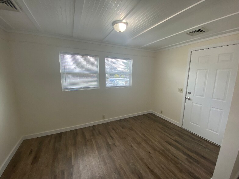 Building Photo - 1328 Broadway Ave