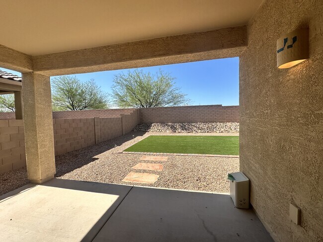 Building Photo - 7022 E Calle Arco Iris