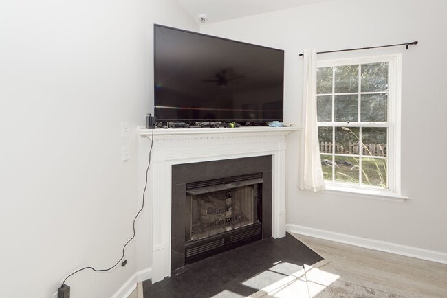 Building Photo - 4 Bedroom 2.5 Bath House in Woodland Lakes - Goose Creek