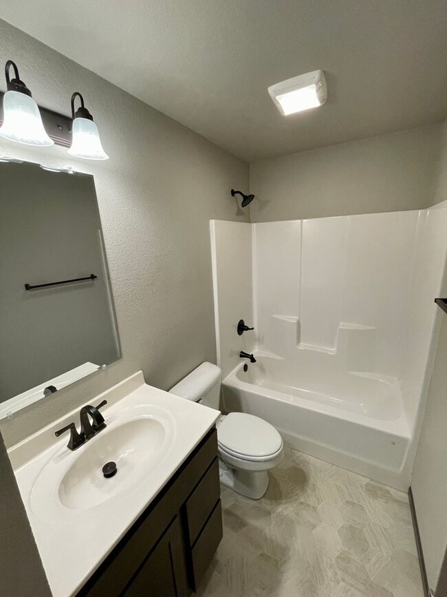 Building Photo - NEWER 4 Bedroom, 3 Bath Home for Rent