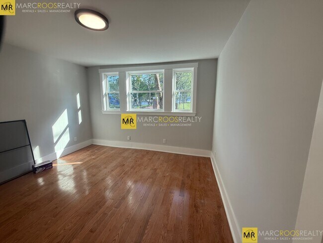 Building Photo - 140 Marginal St