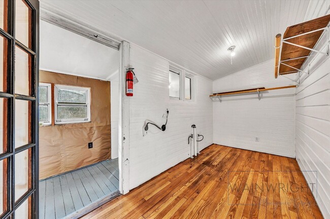 Building Photo - Charming Country Cottage Now Available