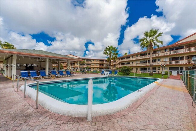 Building Photo - 5300 Washington St