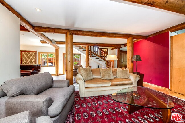 Building Photo - 454 E Rustic Rd