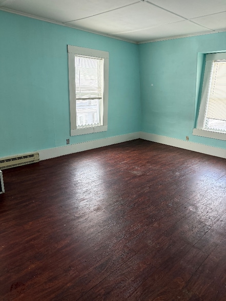 Building Photo - 12 Pine St