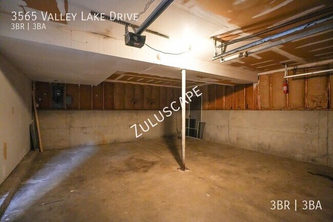 Building Photo - 3565 Valley Lake Dr