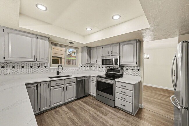 Building Photo - 7980 S Harrison Cir