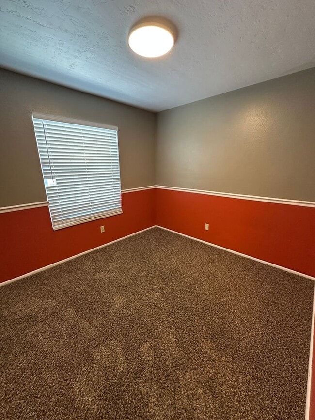 Building Photo - 2269 W Skyview Dr