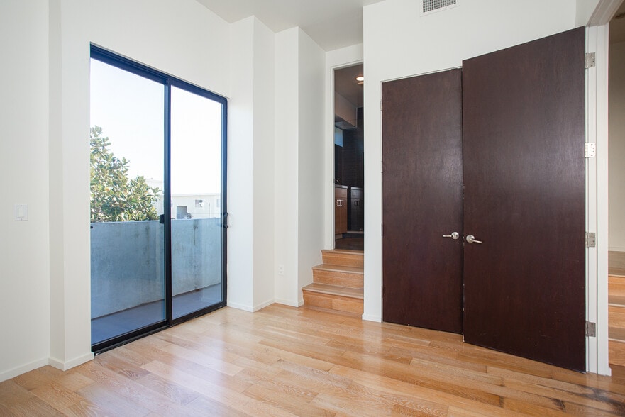 Building Photo - 8639 Whitworth Dr