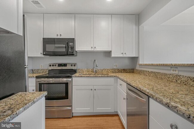 Building Photo - 5705 Chapman Mill Dr
