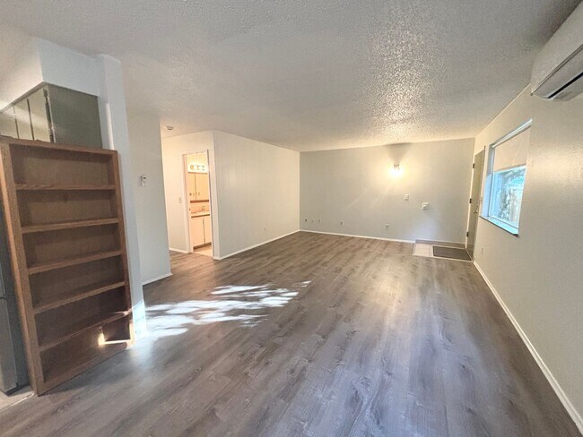 Building Photo - TV1232* - A