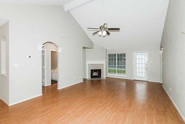 Building Photo - 607 Loggers Chase Ct